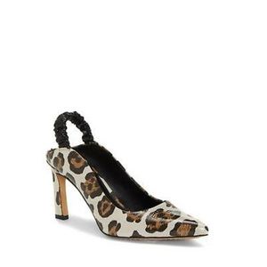 Sling back animal print pump. Leopard.
